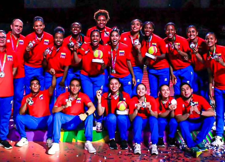 Selección Colombia femenina de voleibol, subcampeonas de la Copa Panamericana. Foto: Tomada de redes @laura.pascua4.
