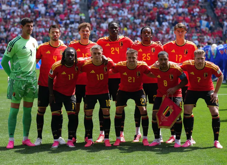 10 de los 11 jugadores titulares de Bélgica salieron ante Egipto con botines fucsias. Foto: Xinhua