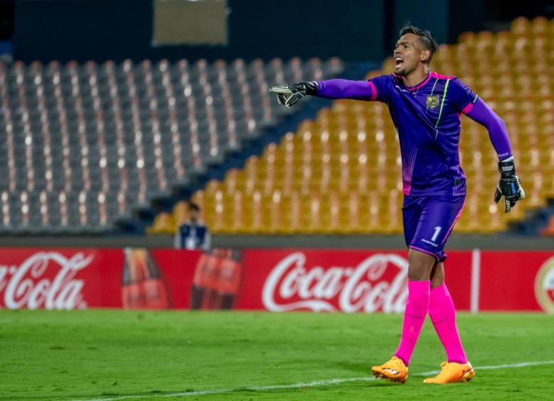 El arquero José Contreras, de Águilas Doradas, ha recibido seis goles en la Liga Betplay. FOTO Juan Antonio Sánchez 