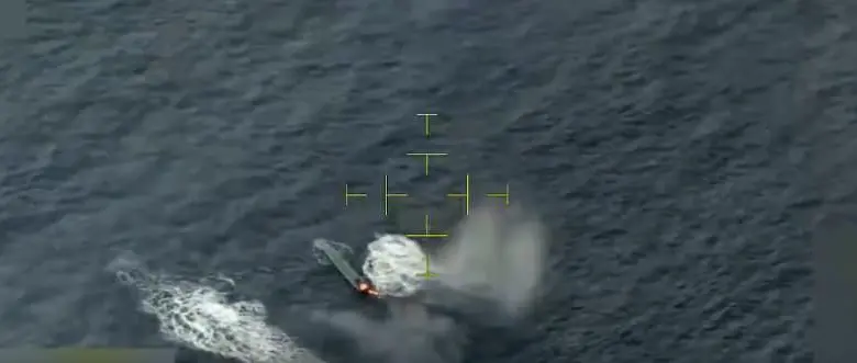 El Comando Sur de Estados Unidos ha destruido más de 30 lanchas presuntamente vinculadas al narcotráfico en el Caribe y el Pacífico durante operativos en aguas internacionales. FOTO: Captura de video