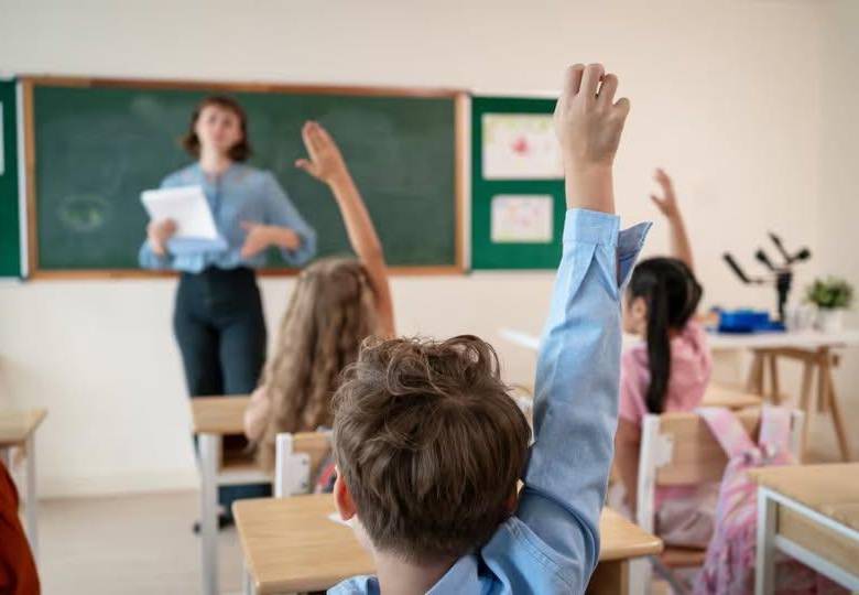 800 colegios han cerrado desde 2020 en el país. FOTO Getty
