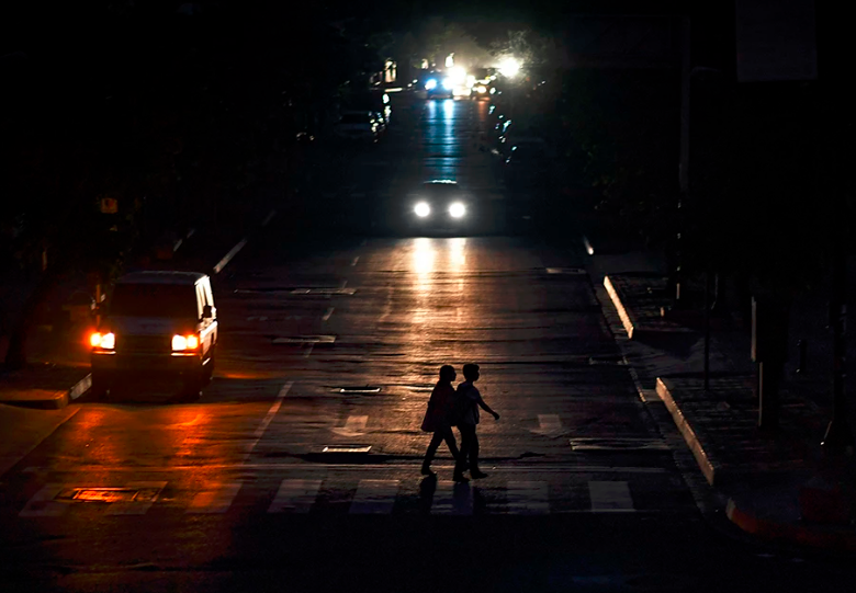 Durante los últimos dos días, Ecuador ha presentado varios apagones eléctricos por desabastecimiento energético. Foto: AFP. 