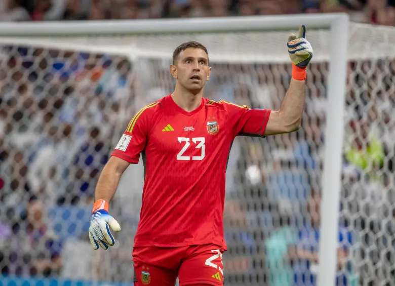 Emiliano Martínez irá al Mundial con una fractura en una de sus manos y estará en tratamiento antes de operarse. FOTO JUAN ANTONIO SÁNCHEZ