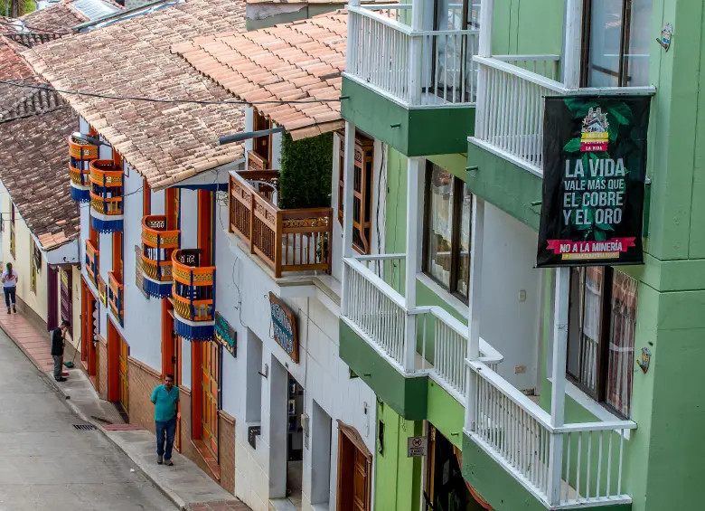 En Jericó y Támesis, buena parte de la población ha manifestado abiertamente su rechazo al proyecto Quebradona en medio de dos décadas de tensiones. FOTO: JUAN ANTONIO SÁNCHEZ
