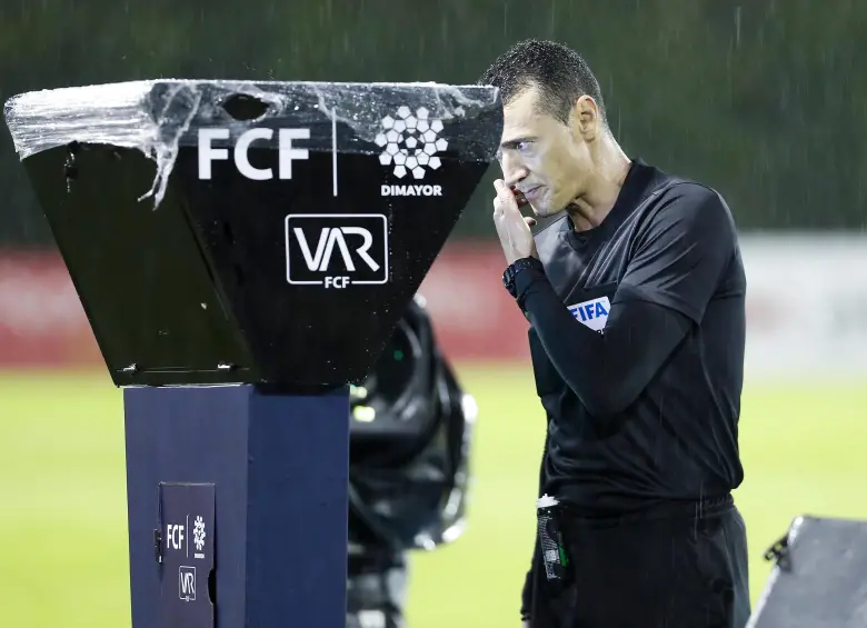 El FVS busca mejorar el rendimiento de revisión de jugadas sin perder tanto tiempo de juego. Foto: Manuel Saldarriaga.