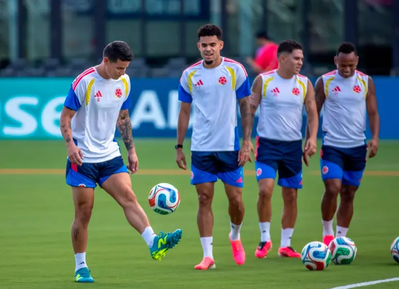 En la imagen aparecen James Rodríguez, Luis Díaz, Juan Fernando Quintero y Jaminton Campaz. FOTO JUAN ANTONIO SÁNCHEZ