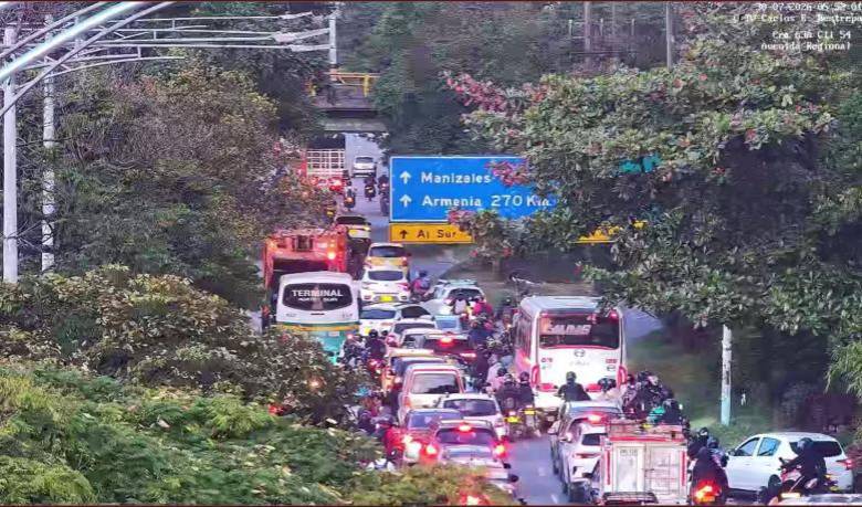 El siniestro causó una fuerte congestión vehicular entre las 6 y las 7 de la mañana de este jueves. FOTO: Cortesía Secretaría de Movilidad