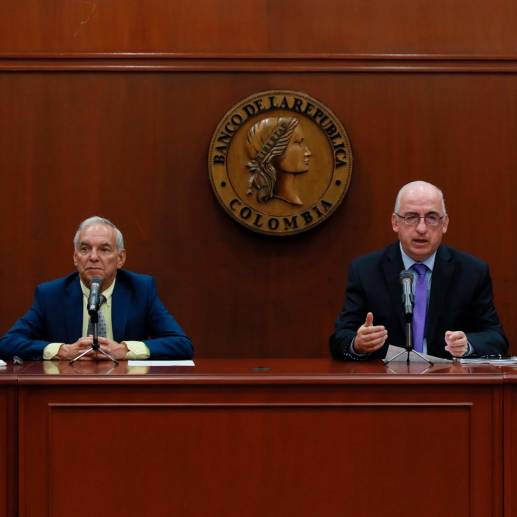 Leonardo Villar, gerente del Banco, ha defendido que las decisiones se estudiarían con rigor. FOTO: BANREP