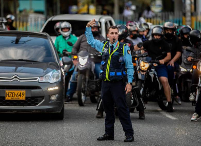 Imagen de referencia de un agente de tránsito en un cierre vial Foto: Andrés Camilo Suárez Echeverry