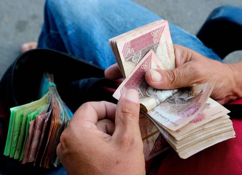 La hiperinflación es uno más de los problemas económicos de Venezuela. El incremento en los precios pulverizó la capacidad adquisitiva de los venezolanos y la cobertura del mínimo. FOTO julio herrera