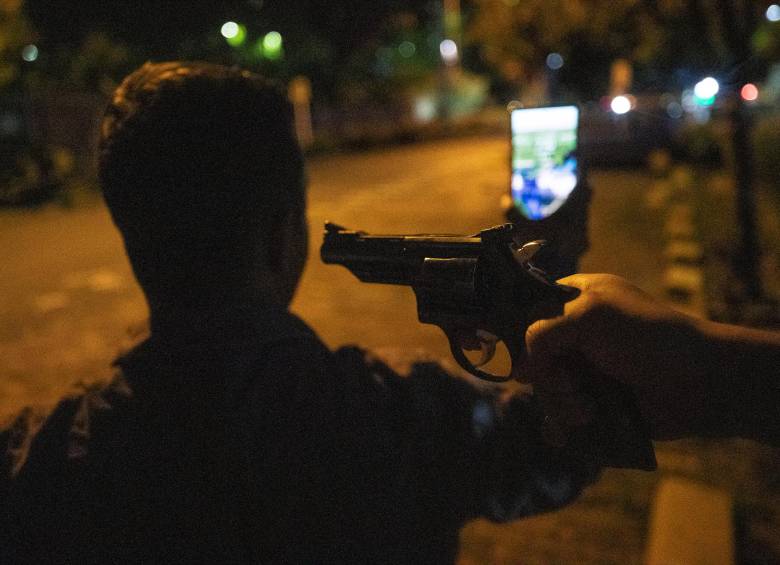 Los mineros del Nordeste antioqueño aseguran que son víctimas de constantes amenazas de muerte. FOTODRAMATIZADO: CAMILO SUÁREZ