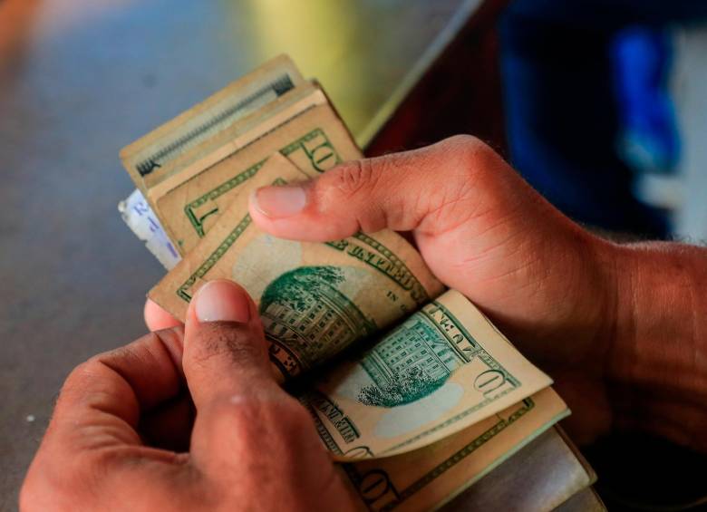 El dólar volvió a repuntar este lunes 30 de enero. FOTO: Camilo Suárez