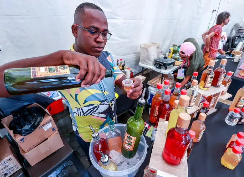La quinta edición de A media caña, la feria de Comfama sobre bebidas tradicionales, tendrá programación durante dos días. FOTO: Manuel Saldarriaga.
