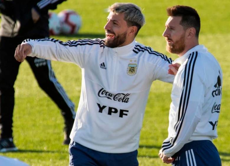 Kun Agüero tiene una gran amistad con Messi, con quien compartió en la selección de Argentina por varios años. FOTO AFP