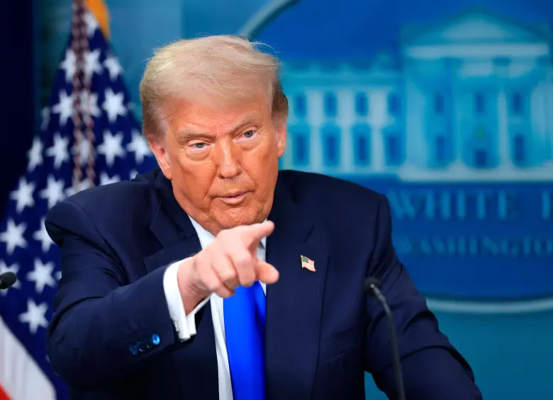 Donald Trump, presidente de Estados Unidos por segunda ocasión, ha sostenido un constante enfrentamiento por redes sociales contra Gustavo Petro. FOTO: GETTY.