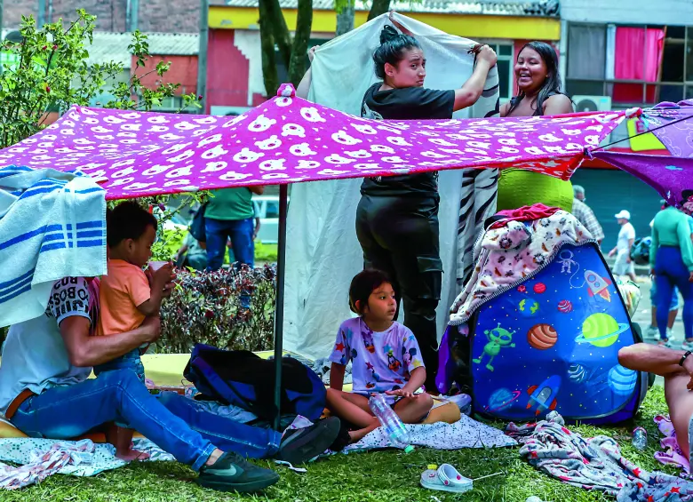 Entre albergues y carpas en las calles: así se refugian en Pereira los que perdieron sus casas