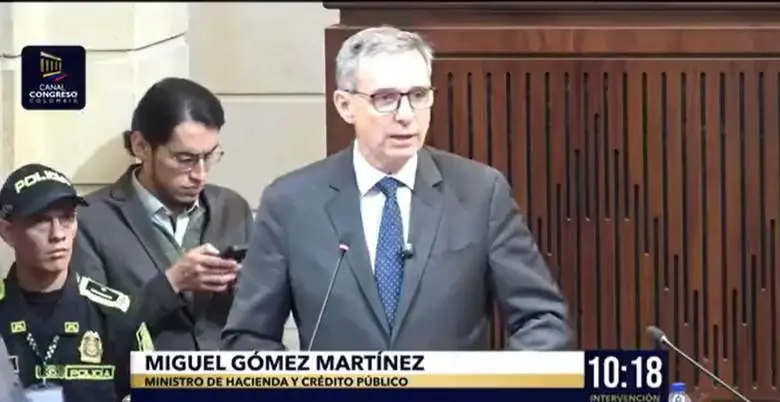 El ministro de Hacienda, Miguel Gómez Martínez, anunció que el Gobierno aplazará por un mes el pago del impuesto de renta para personas naturales, en medio de la emergencia ocasionada por el terremoto. FOTO: Tomada de redes.