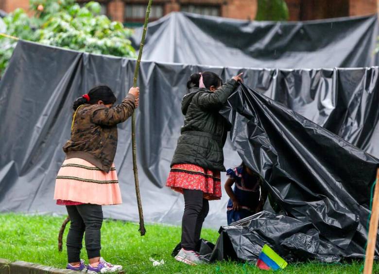 La semana pasada cerca de 300 indígenas emberá llegaron al Parque Nacional de Bogotá. FOTO COLPRENSA