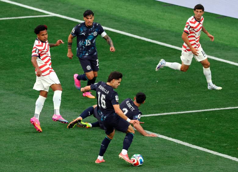 El paraguayo Damián Bobadilla anotó, en el duelo entre su equipo y Estados Unidos, disputado el segundo día de la Copa del Mundo, el primer gol en contra en Norteamérica 2026. Fue en Los Ángeles. FOTO getty