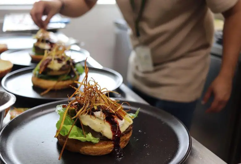 Burgerville regresa a Medellín en abril con más de 20 restaurantes de hamburguesas de Colombia y Perú. FOTO: Cortesía