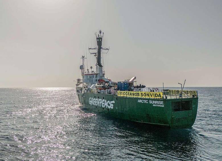 El barco Arctic Sunrise que busca la protección de los ecosistemas marinos. Foto: Cortesía Greenpeace / Tomás Munita. 