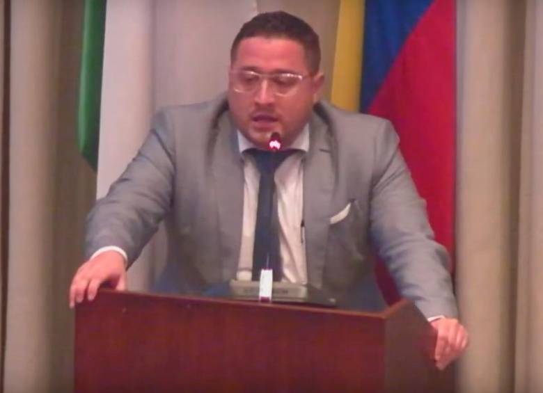 El abogado Jorge Luis Restrepo durante el proceso de presentación de aspirantes al cargo de secretario. FOTO: Cortesía Concejo de Medellín.