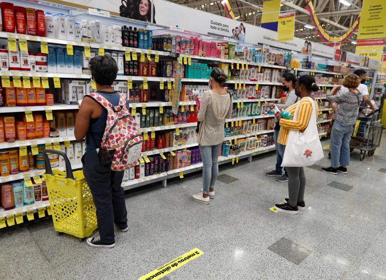 Los artículos de higiene y cuidado del hogar son los que más demanda tienen en el mercado de las marcas propias, de acuerdo con EY. FOTO MANUEL SALDARRIAGA