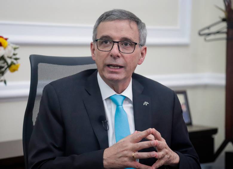El ministro de Hacienda, Miguel Gómez Martínez, presentó en Nueva York la estrategia fiscal del Gobierno para corregir las cuentas públicas y recuperar la confianza de los inversionistas. FOTO Colprensa