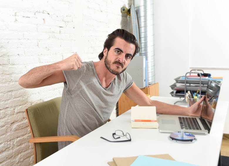 Aunque las empresas ofrecen vacaciones, muchos trabajadores prefieren tomar descansos sin notificar, temiendo juicios o represalias. iStock