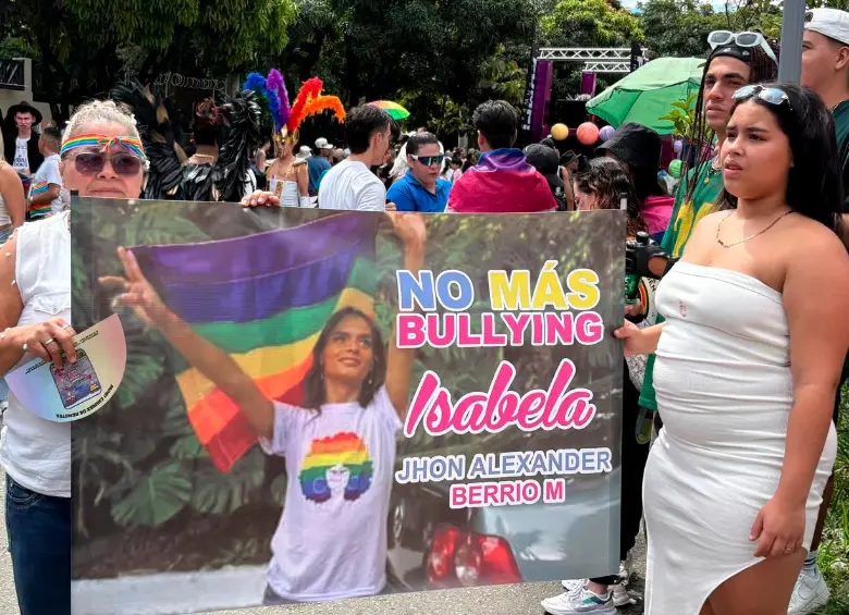 Alba Leidy (izquierda) fue una de las asistentes al Pride 2025. FOTO El Colombiano