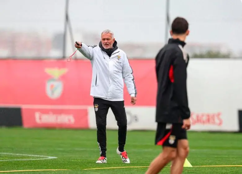 José Mourinho tiene 26 títulos como entrenador profesional. FOTO: INSTAGRAM JOSEMOURINHO