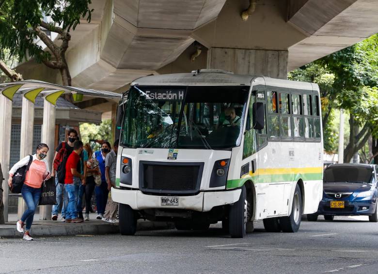 Los operadores de las rutas alimentadoras del metro han tenido problemas con la designación de los recursos del Fondo de Estabilización Tarifario (FET). FOTO: MANUEL SALDARRIAGA