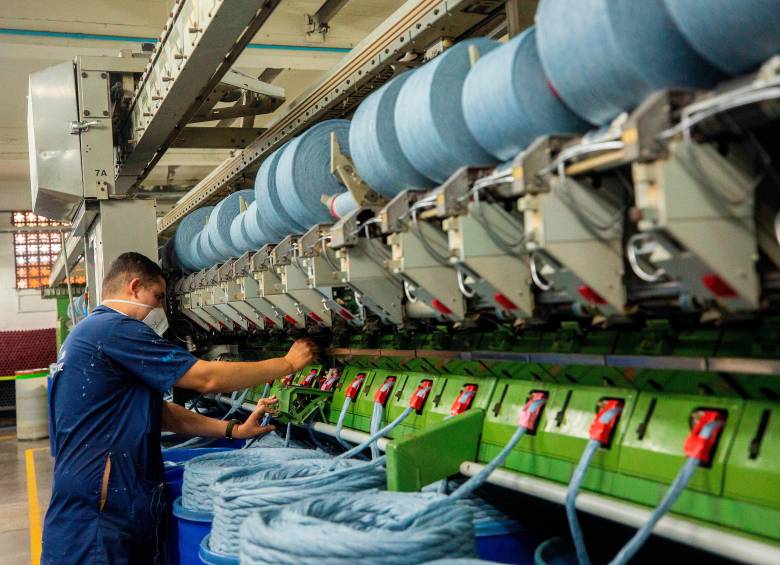 Planta industrial de Fabricato en Bello, Antioquia. La compañía reportó caída en ingresos y pasó de utilidades a pérdidas durante el primer trimestre de 2026 por la menor demanda textil y el avance de plataformas asiáticas. FOTO Camilo Suárez