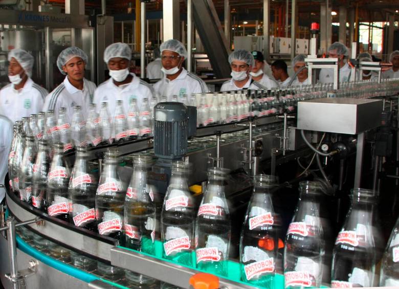 De experimentar con jarabes nació Postobón