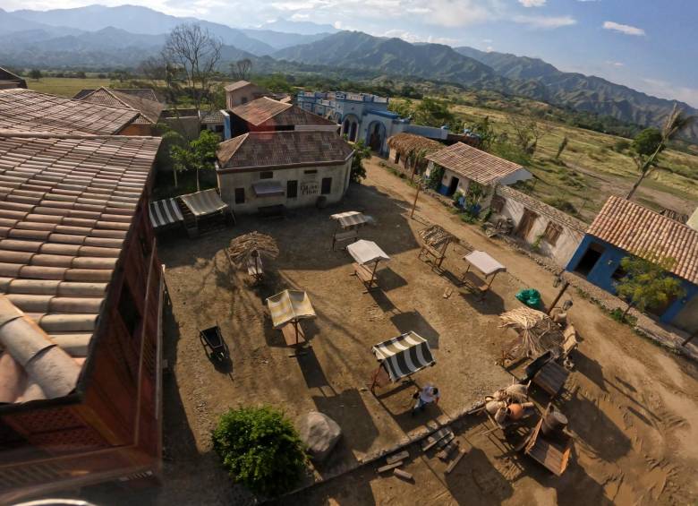 Toma aérea de Macondo, el lugar en el que se devuelve la serie. FOTO Cortesía Netflix. 