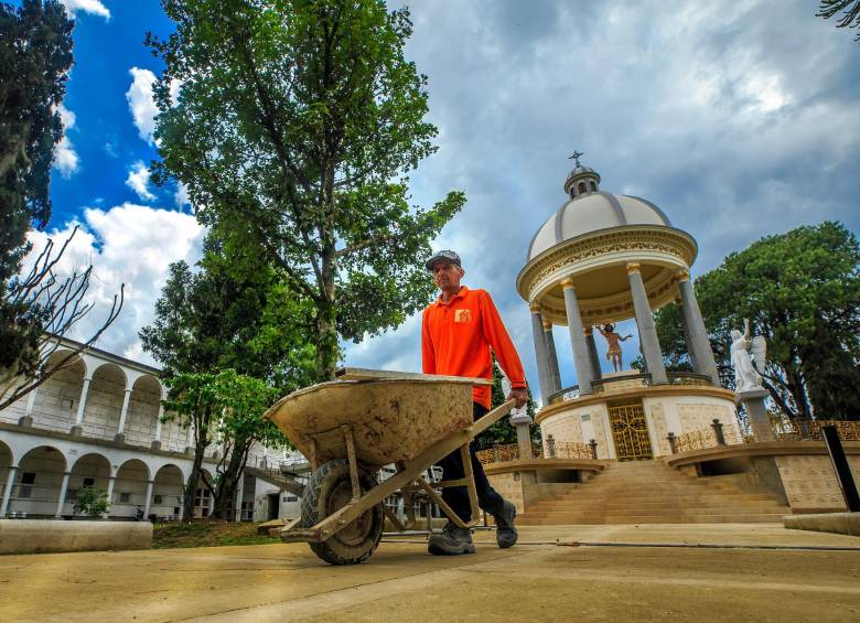 Uno de los 15 obrero encargados de las tareas durante las labores de remodelación. Foto: Camilo Suárez