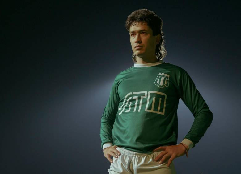 Juan Pablo Urrego personifica a Andrés Escobar en la serie “Goles en Contra”. FOTO Netflix