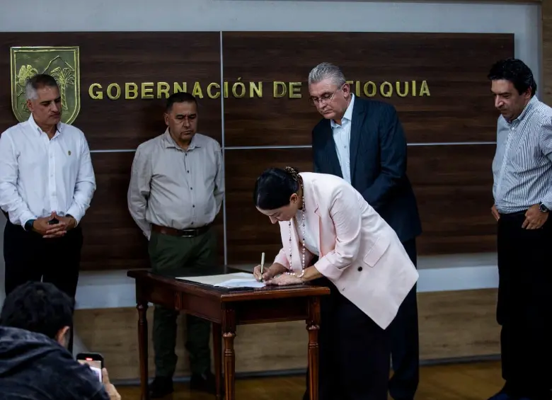 Las Becas de Periodismo Mateo Pérez Rueda fueron creadas para honrar el legado del joven periodista antioqueño y brindar nuevas oportunidades de formación a jóvenes interesados en contar las historias de sus territorios. FOTO: Julio César Herrera.