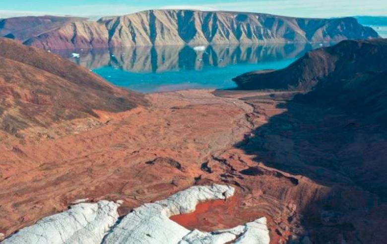 Por encima de Sydgletscher mirando al fiordo Bowdoin, en Qaanaaq, noroeste de Groenlandia. Foto: Cortesía Universidad de Leeds.