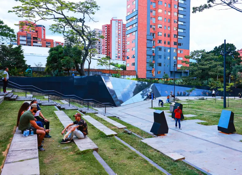 Parque de la Inflexión. El antiguo Edificio Mónaco hoy es un lugar de memoria.