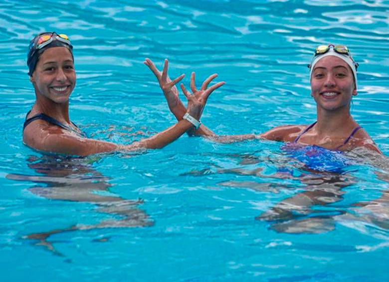 Las hermanas Mabel y Tatiana Tobón Morales son dos de las nadadoras debutantes que tendrá Colombia en la Parada Mundial de Natación artística en Medellín. FOTO MANUEL SALDARRIAGA