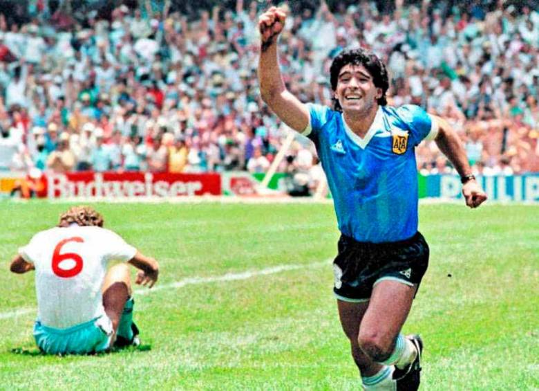 Diego Armando Maradona le anotó dos goles a los ingleses en el Mundial de 1986. FOTO Twitter @VarskySports