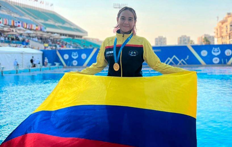 Nikol Dayana Ortega García se quedó con el oro en la prueba de 100 metros inmersión en el Campeonato Mundial Juvenil. FOTO CORTESÍA 