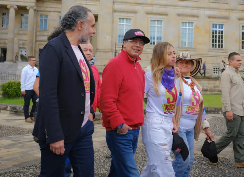 El presidente Gustavo Petro radicó las preguntas de la consulta popular este 1 de mayo. FOTO: Presidencia