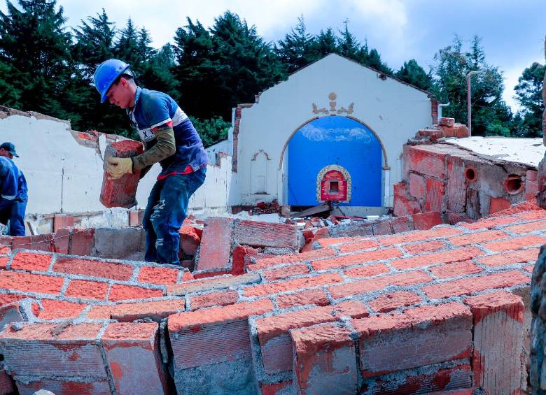Así fue la demolición del templo del parque de Santa Elena. En este lugar sería construido un nuevo templo, con todas las normas de sismorresistencia. FOTO: JUAN ANTONIO SÁNCHEZ