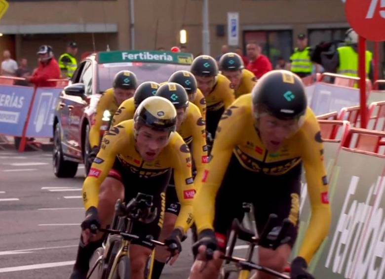 Tras la presentación de los equipos, este viernes, comenzó la competencia. FOTO: @lavuelta