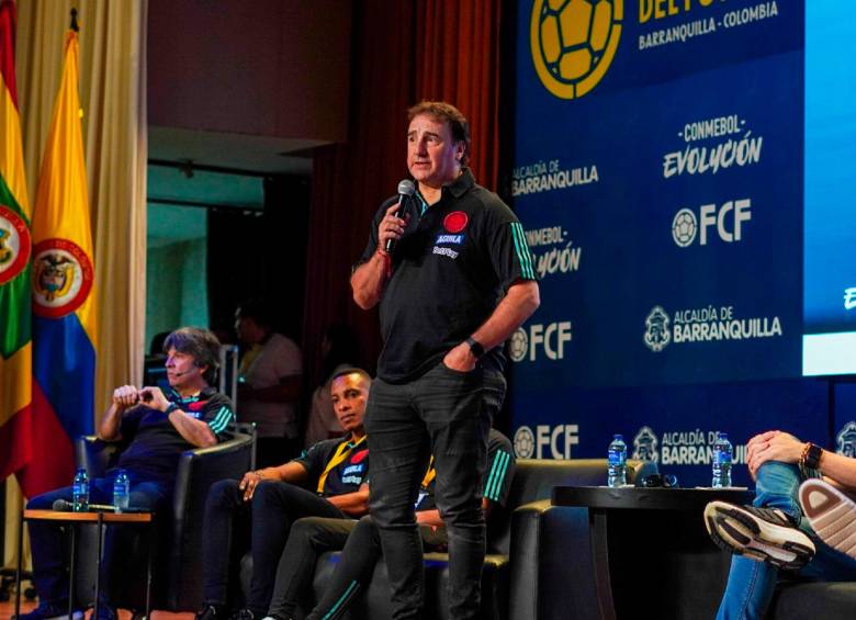 Néstor Lorenzo asistió al Congreso de Fútbol que se realizó en Barranquilla. FOTO FCF