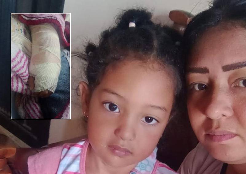 Esta es Mairaliz Maita Hernández junto a su hija, una madre que durante dos días pidió que su niña fuera atendida por una fractura grave en su mano. FOTO: Cortesía