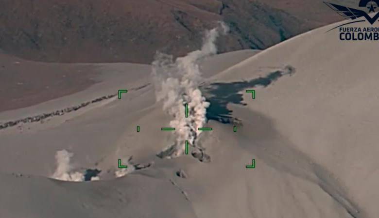 Imagen de los volcanes tomada desde un avión de la Fuerza Aeroespacial. FOTO: CORTESÍA FAC.