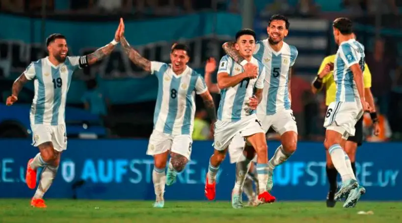 El festejo del gol de Thiago Almada con el que Argentina venció a Uruguay. FOTO GETTY